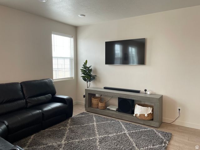 1372 W 400 S, Syracuse, UT 84075