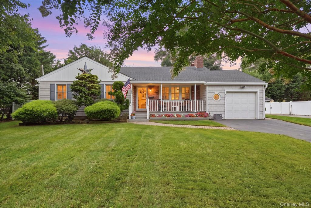 2 Baltic Place, Amity Harbor, NY 11701 — exterior