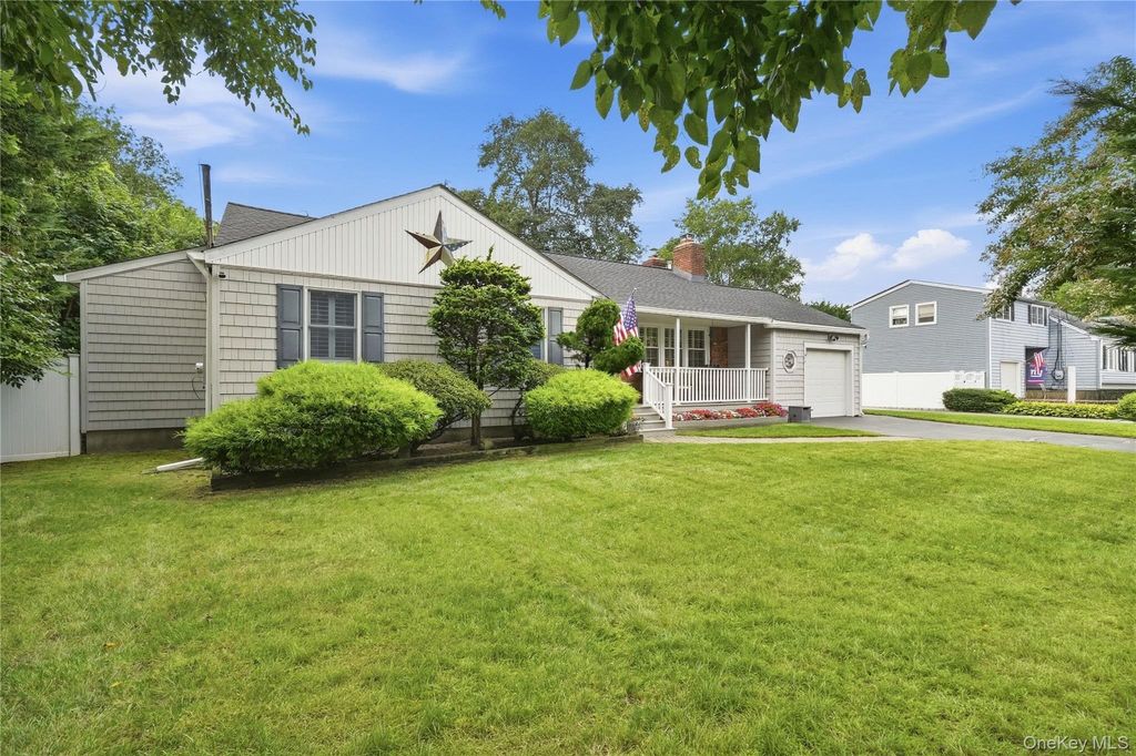 2 Baltic Place, Amity Harbor, NY 11701 — photo 3