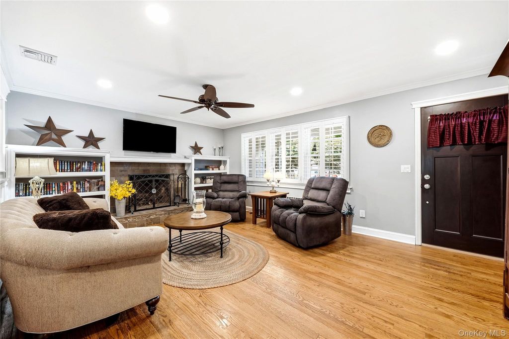 2 Baltic Place, Amity Harbor, NY 11701 — photo 5
