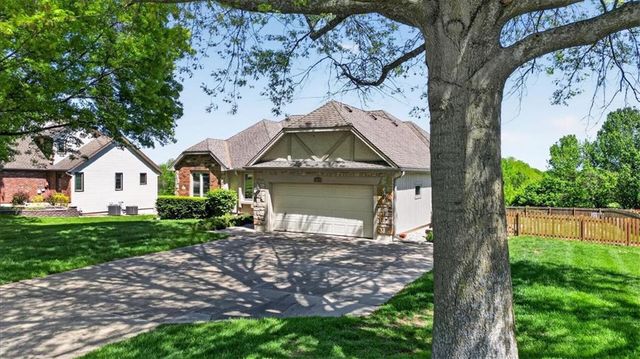 4933 SW Raintree Parkway, Lee's Summit, MO 64082