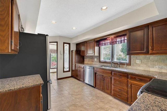 4933 SW Raintree Parkway, Lee's Summit, MO 64082