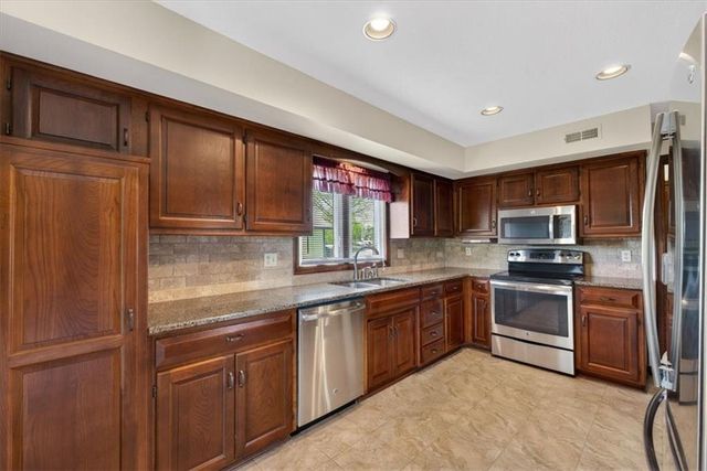 4933 SW Raintree Parkway, Lee's Summit, MO 64082