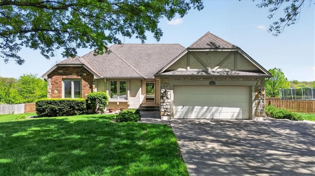 4933 SW Raintree Parkway, Lee's Summit, MO 64082