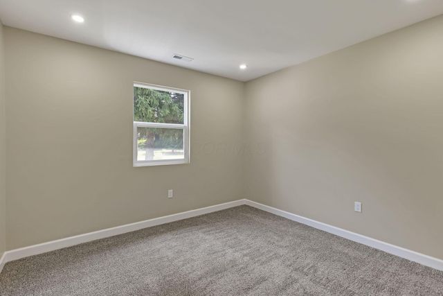 53 3rd Avenue SW, Pataskala, OH 43062