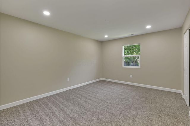 53 3rd Avenue SW, Pataskala, OH 43062