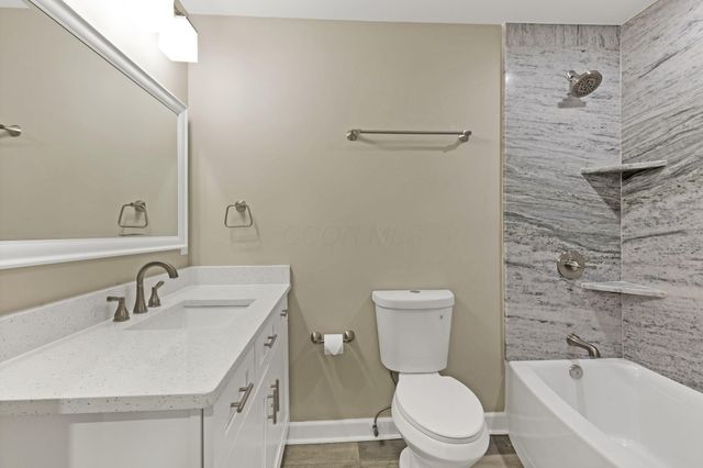53 3rd Avenue SW, Pataskala, OH 43062