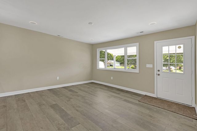 53 3rd Avenue SW, Pataskala, OH 43062