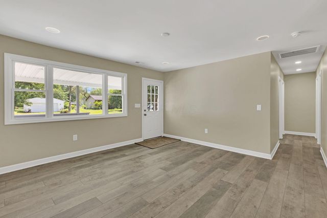 53 3rd Avenue SW, Pataskala, OH 43062
