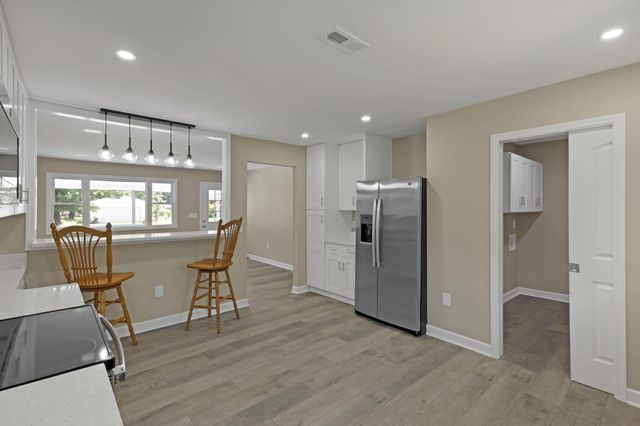 53 3rd Avenue SW, Pataskala, OH 43062