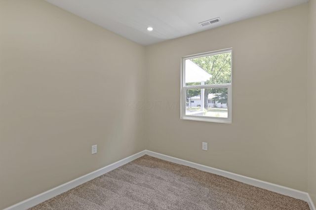 53 3rd Avenue SW, Pataskala, OH 43062