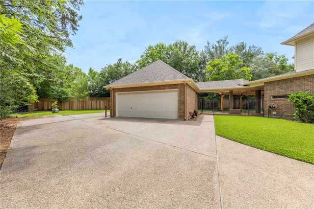 9310 Amberwood Court, College Station, TX 77845