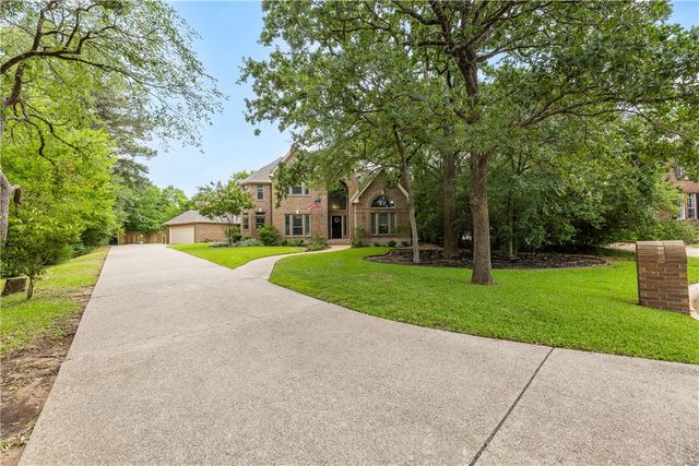 9310 Amberwood Court, College Station, TX 77845