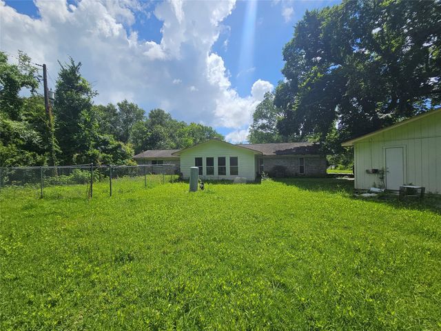 132 Otter Trail, Lake Jackson, TX 77566