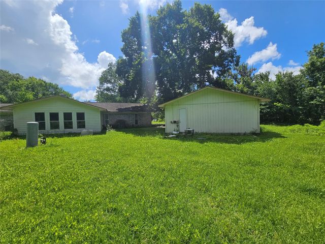 132 Otter Trail, Lake Jackson, TX 77566