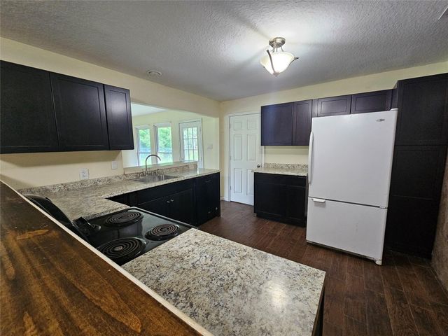 132 Otter Trail, Lake Jackson, TX 77566