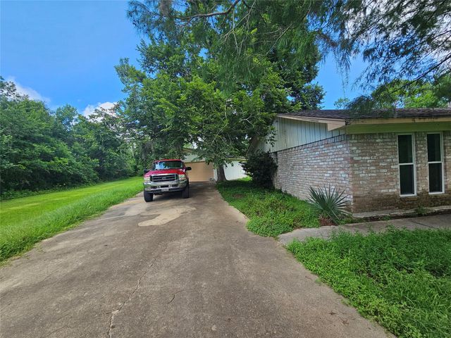 132 Otter Trail, Lake Jackson, TX 77566