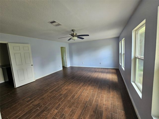 132 Otter Trail, Lake Jackson, TX 77566
