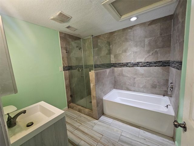 132 Otter Trail, Lake Jackson, TX 77566