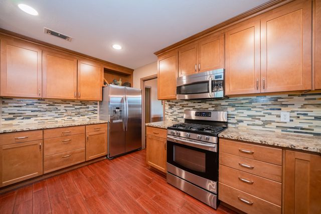 1413 S Main Street S, Lindale, TX 75771