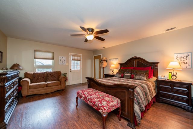 1413 S Main Street S, Lindale, TX 75771