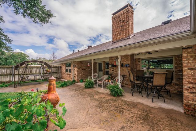 1413 S Main Street S, Lindale, TX 75771