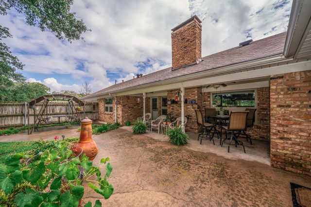 1413 S Main Street S, Lindale, TX 75771