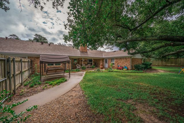 1413 S Main Street S, Lindale, TX 75771