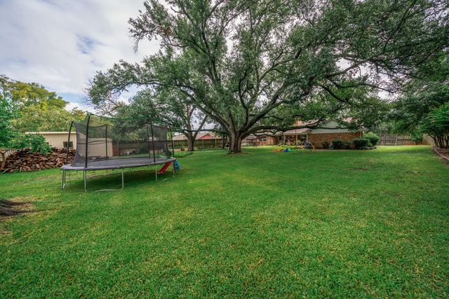 1413 S Main Street S, Lindale, TX 75771