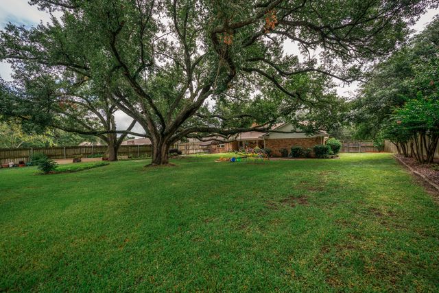 1413 S Main Street S, Lindale, TX 75771