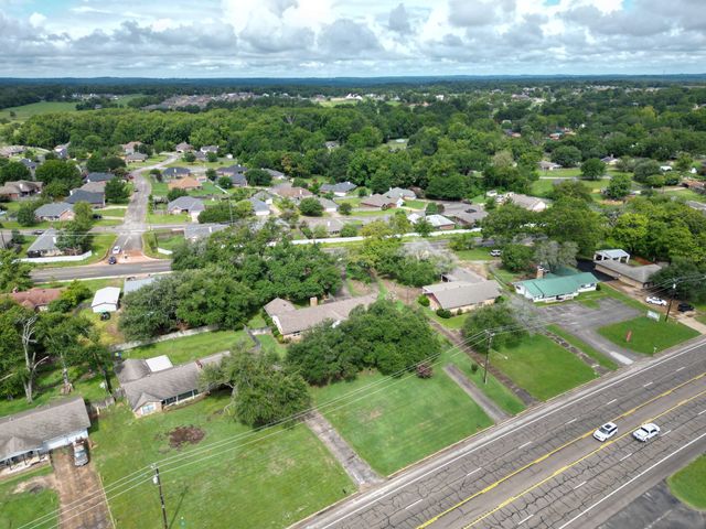 1413 S Main Street S, Lindale, TX 75771