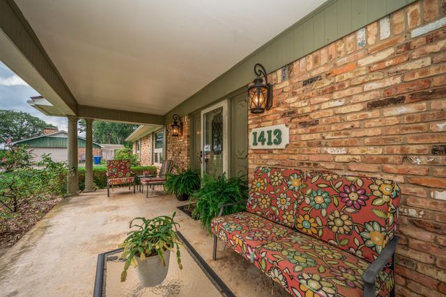 1413 S Main Street S, Lindale, TX 75771