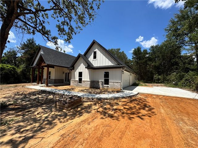 1915 Lone Star Lane, Franklin, TX 77856