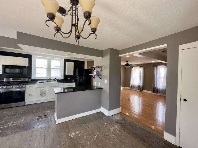 1704 Main Street, Peru, IL 61354