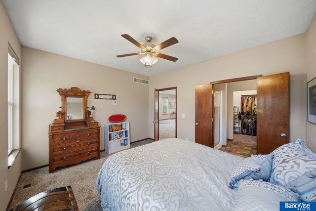 5642 Barrington Circle, Lincoln, NE 68516