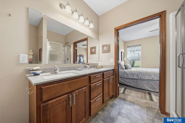 5642 Barrington Circle, Lincoln, NE 68516