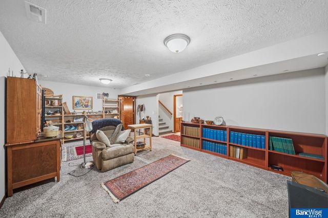 5642 Barrington Circle, Lincoln, NE 68516