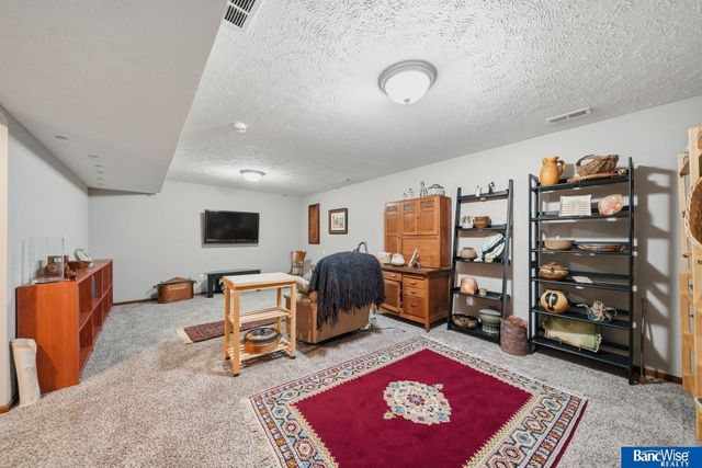 5642 Barrington Circle, Lincoln, NE 68516