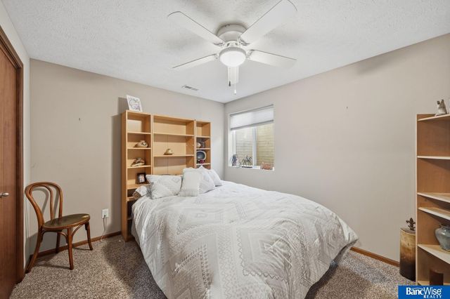 5642 Barrington Circle, Lincoln, NE 68516