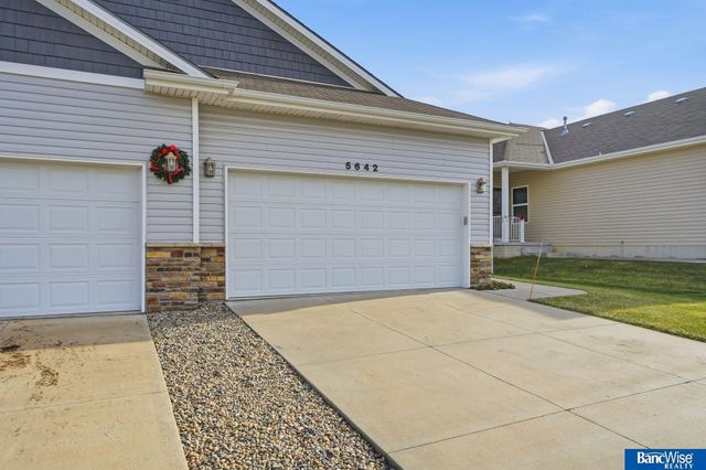 5642 Barrington Circle, Lincoln, NE 68516