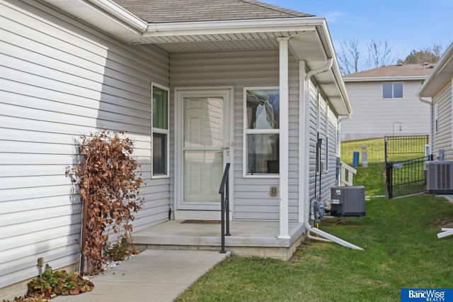 5642 Barrington Circle, Lincoln, NE 68516