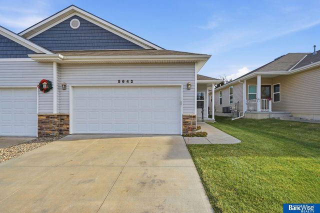 5642 Barrington Circle, Lincoln, NE 68516
