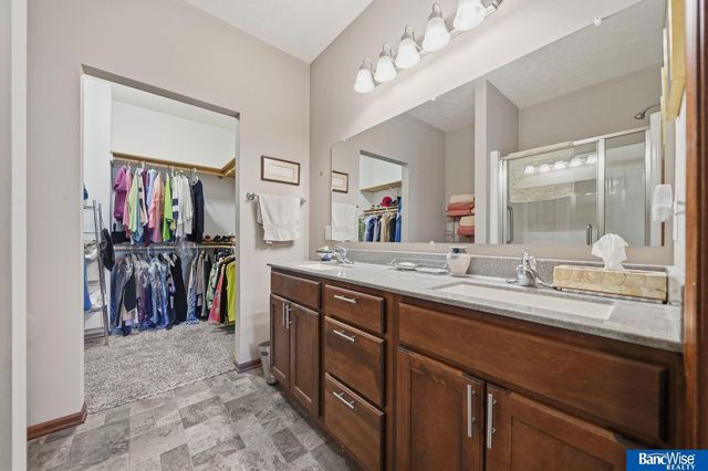 5642 Barrington Circle, Lincoln, NE 68516