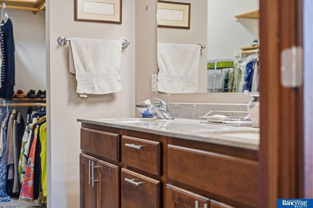 5642 Barrington Circle, Lincoln, NE 68516