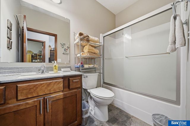 5642 Barrington Circle, Lincoln, NE 68516