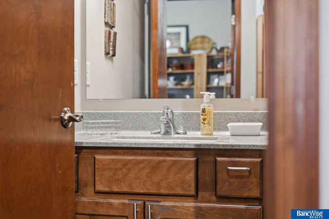 5642 Barrington Circle, Lincoln, NE 68516