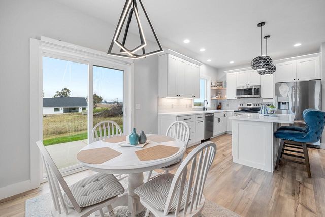 234 Watertower CIRCLE, Iron Ridge, WI 53035