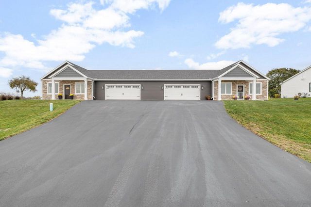 234 Watertower CIRCLE, Iron Ridge, WI 53035