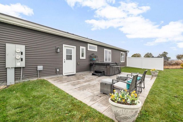 234 Watertower CIRCLE, Iron Ridge, WI 53035