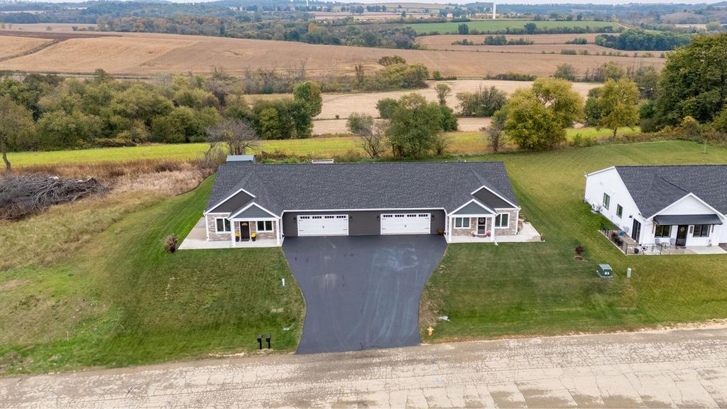 234 Watertower CIRCLE, Iron Ridge, WI 53035